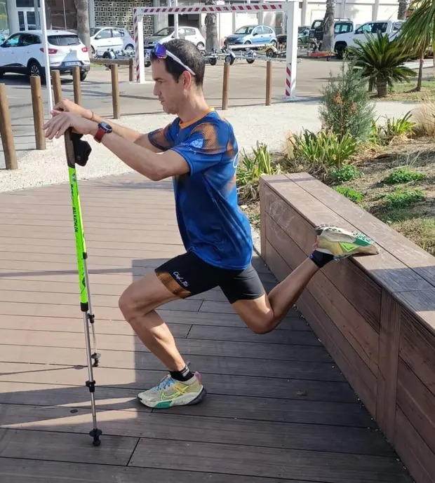 Exercice de renforcement avec les bâtons BungyPump